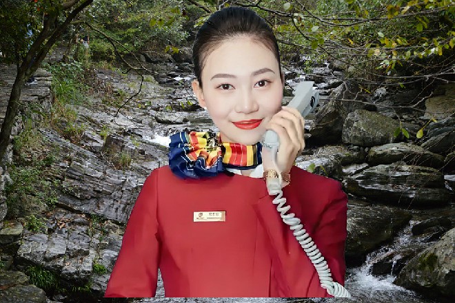 如果不是,主持人又以玩笑的方式,提醒了他两句,他真的彻底呆住着不动了。