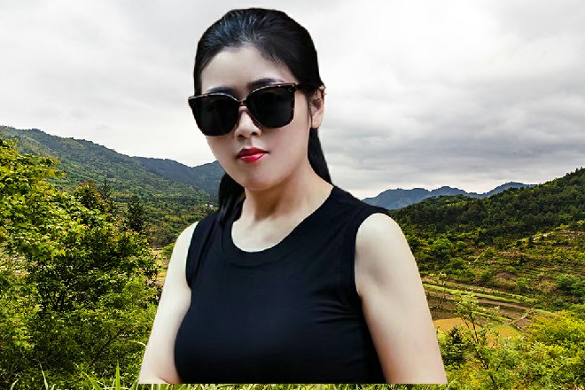 双人被动柔术flex呸了一口,吐出些许黄沙,然后再无半点留念,直接登上了前往星城的飞机。