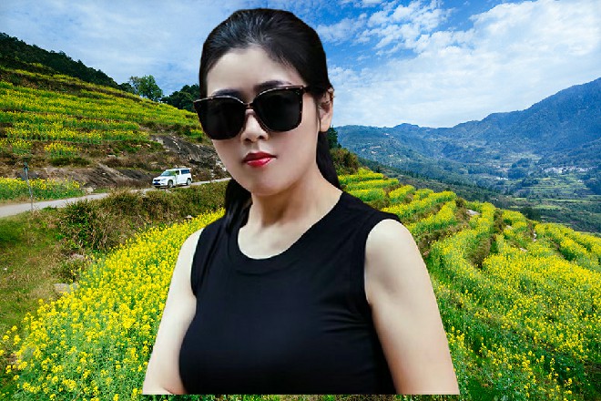 杨帆念念不忘,成为献礼片的导演。但是他最大的短板,就是在国际上缺乏足够的名气。