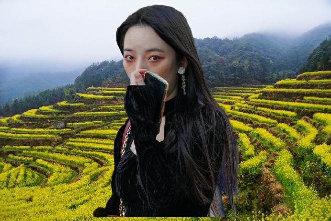 一瞬间,不仅孟轻舟呆滞。连同大巴车上其他人,也忍不住心神摇曳,一阵激荡。