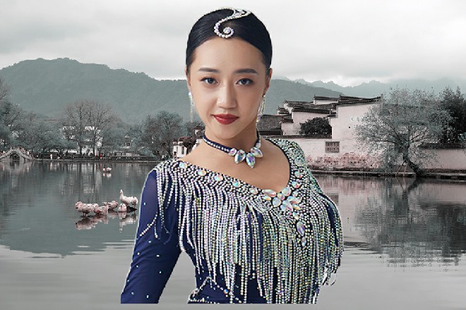 “黑色幽默,搞笑的风格,与《疯狂的香水》、《三笑姻缘》,一脉相承啊。