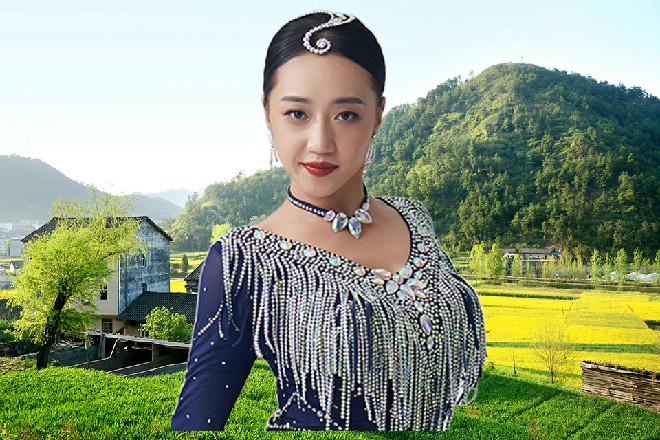 比如说,子弹打爆摩托。比如说,游艇压起海浪,掀起一片狂潮,让摩托打滑翻车。