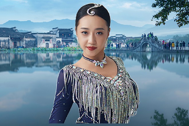 冷不防,有人冲进来叫道:“导演,外面来了好多记者,吵着要采访牧哥和祁老师!