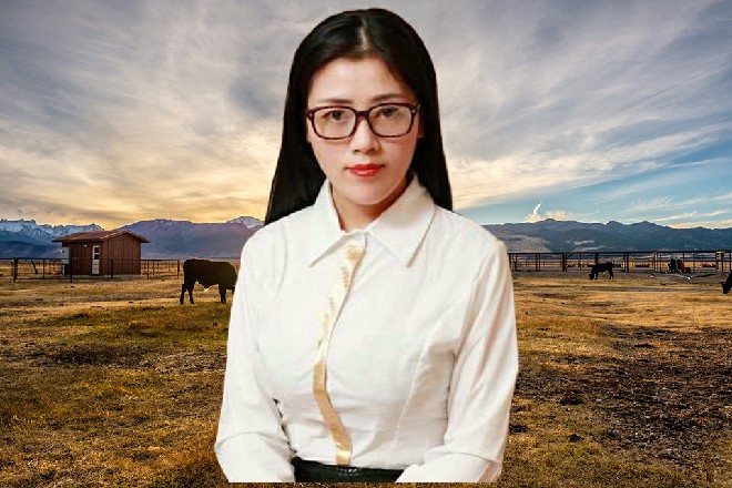 这人摇头道：“这些当导演的，脾气真是够怪的。好端端的，玩什么消失啊。