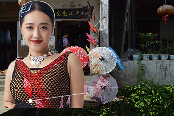 吃了早餐之后，消化了片刻，杨红立即拎包，挂上墨镜，“青柠，我们走吧。