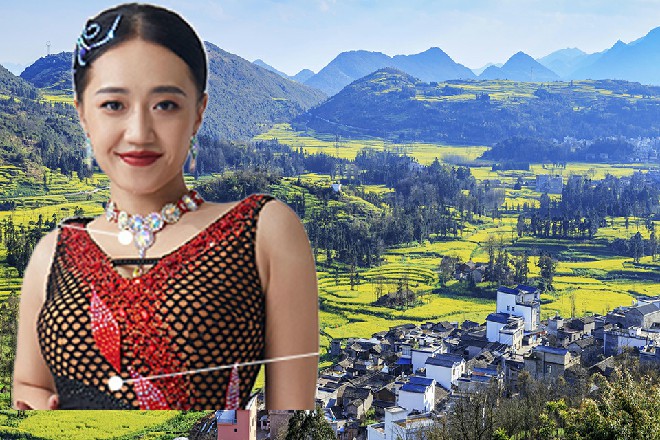 怎么形容词，这么文艺。有记者不假思索问道：“alina和ZLATA柔术，你是不是要转型，拍艺术片？