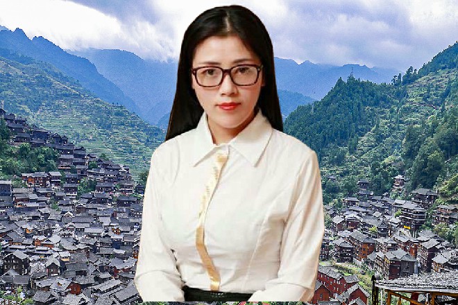 不久之后,她走了出来,一脸的迷茫,清灵的眸子,也有几分呆滞的意味。