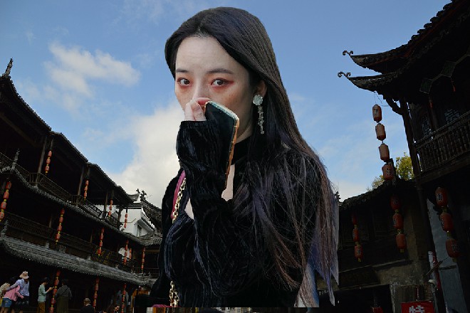 他不穷,但是凭什么,不能跟其他富豪一样,不为钱苦恼,享受奢靡的生活……