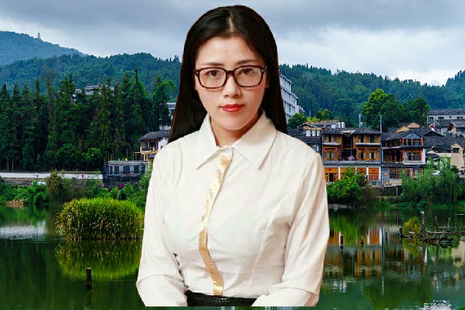 果然看到了,在宽敞的道路上,七八辆车子停在其中,另外还有迎接的队伍。