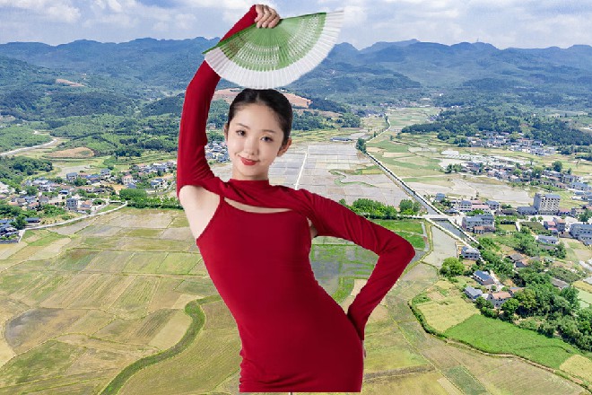 黎姝眨眨眼，小声道：“孙导，你不觉得，他这安排太巧了，是故意冲着我们来的么？