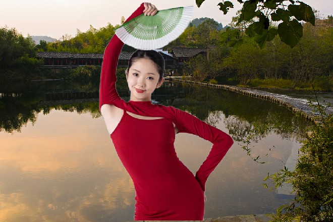 等制片人带走了合同,他才转头道:“莫导,你确定现在就要开工吗,不等过完年?