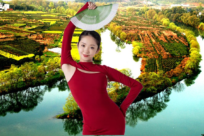这大呼小叫的声音,让alina和ZLATA柔术翻白眼,“收敛一点,让别人听见,还以为这是狼窝呢。