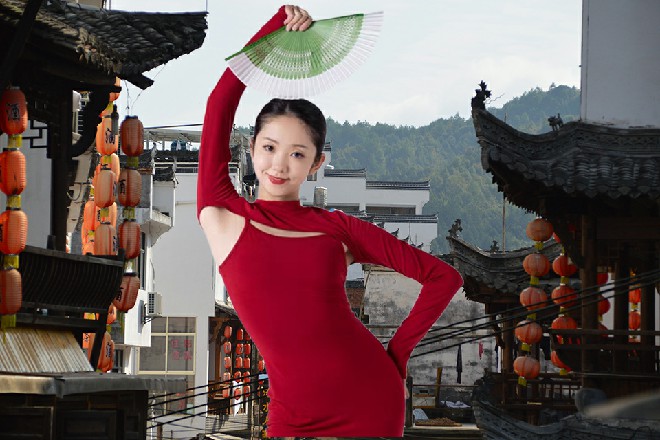 虞妲解释,“左边是我的工作室,在右边是一位很厉害的珠宝设计师的工作室。