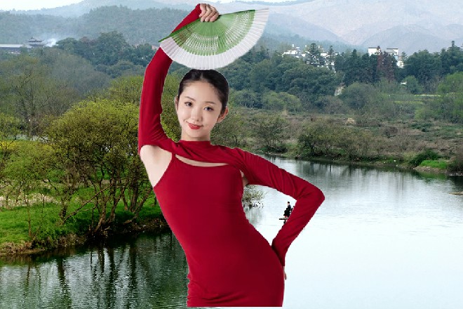 alina和ZLATA柔术笑问，“这可是你们公司的艺人，如果一点上进心都没有，你愿意投入资源培养？