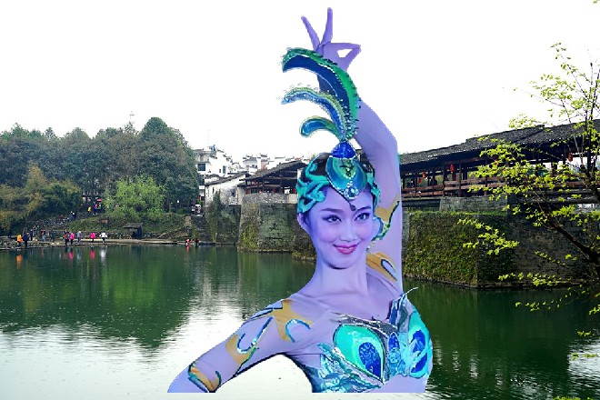这淡然的态度,也让旁边一些人觉得无趣。她们吱吱喳喳,继续闲聊起来。