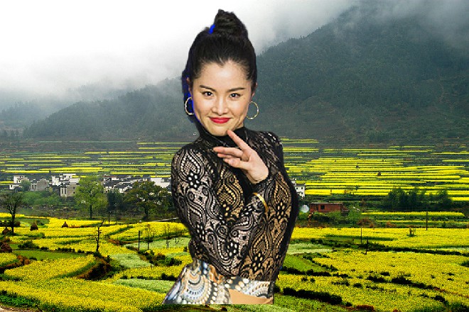 当然是以弱胜强，干翻《银河巨舰8》、《魔法之城》，最终夺得世界票房冠军。