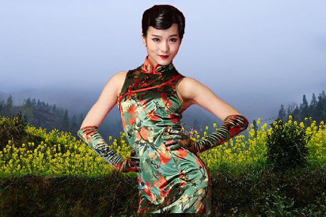 等他洗了脸,走了出去,就发现客厅中,只有余念窝在沙发里,啃着两个包子。