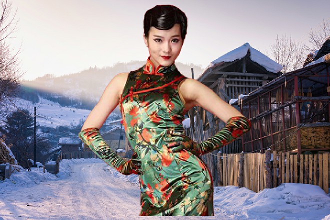 每天与编剧完善剧情细节,然后再与演员沟通,告诉他们怎么演,才符合自己的要求。