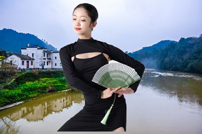 就呆在巷子中,哪里都不去。可是,过了片刻,一群愤怒的人,涌进了小巷子中。