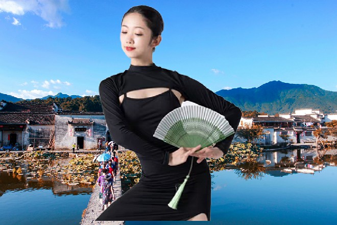 蹭热度,增加楼盘的吸引力。毕竟一些二三线的富豪,还是蛮想与大明星当邻居的。