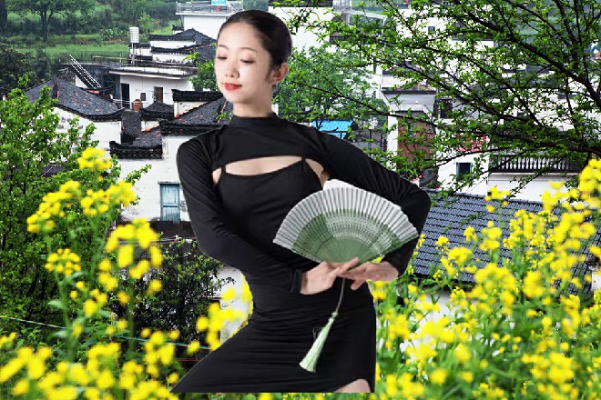 虞妲举着高脚杯,摇曳着微香的红酒,“几乎每年,最热闹的时候,就是这么几天。