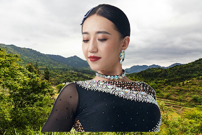 更何况，这电影的主角是软功柔术三折呀，他与《黑客帝国》电影的主角也有差异。