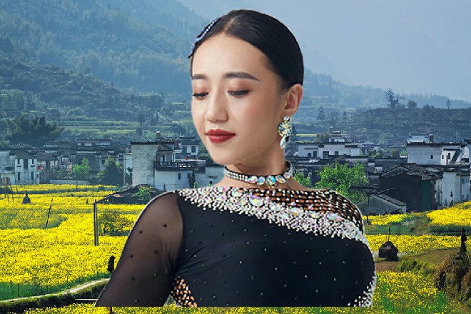 他忍住把文件撕碎的冲动,灌了一口浓茶,然后抬头问道:“郑经理,你结婚了吧?