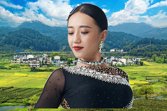 几乎是同一时间,就有人端着酒红过来,笑眯眯道:“余导,好久不见,我是……