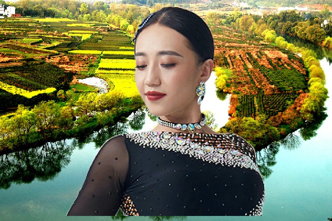 崔吉却不客气吐槽,小声道:“这苏哲,奔四的人了,居然还演小鲜肉,不害臊吗?
