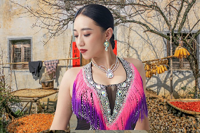 因为莫怀宣认识银幕上的混蛋,他吐了口气,对表情古怪的祁洪象道:“这电影会火。