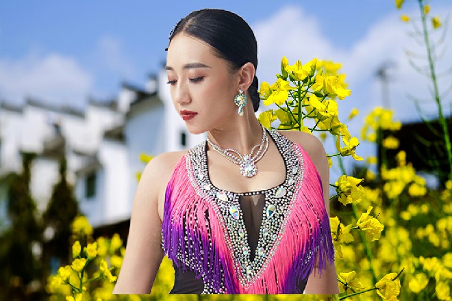 他心里,也难免有一些感怀。时间过得好快,才五百零几章,就已经快五年了啊。