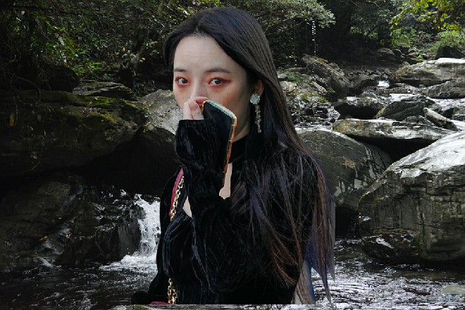另外还有几个主创,也各自有自己的看法。反正小小的剪辑室,挤了一堆人进去。