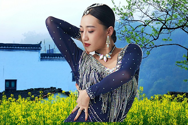 从天空无声无息，慢慢地掠过。不过在寻找东西的过程中，却引发了小小的雪崩。