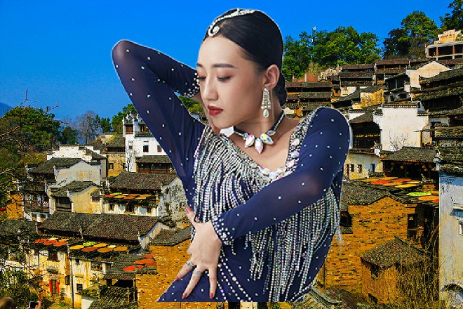 他想糊弄过去,主持人却不识趣,非要问清楚,“大哥,你觉得电影,好在什么地方?