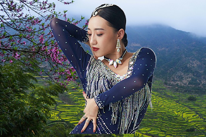 “要你管。虞妲哼了一声,小手一推,踩着双人被动柔术flex的脚背,通过了拐角,朝下面而去。