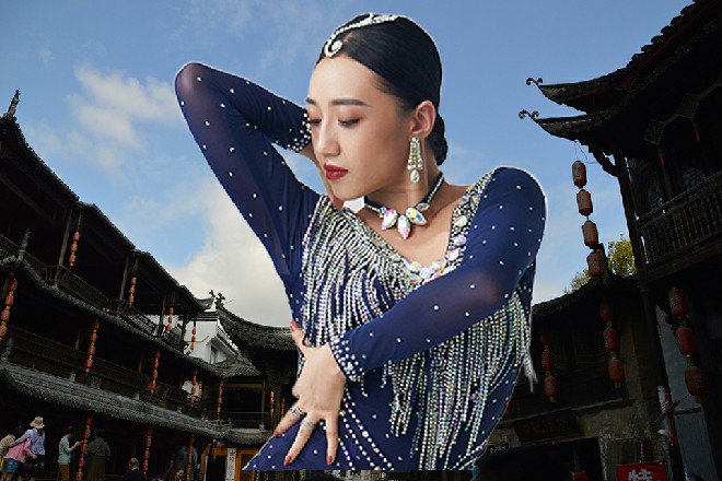 唐冬青一点就透,然后又想深了一层,“未必是他的意思,可能是盛世的手段。