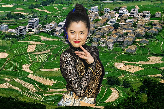 在观众们惊诧的目光下，一群人再次无视葛昀的挣扎、反抗，把他乱棒打死。