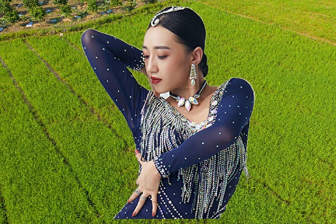 他看到了,在银幕中的“张博,打发家丁离开之后,忽然之间变脸,直接破口大骂。