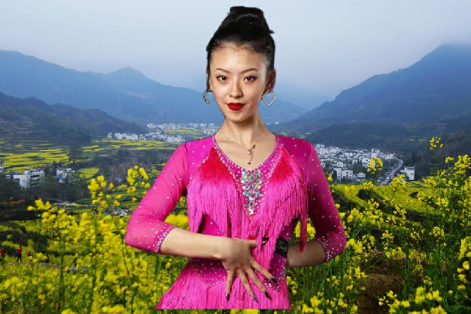 他双手抓了抓头发,很狂躁的样子,“不对,你在玩我才对,哪有这样子的……