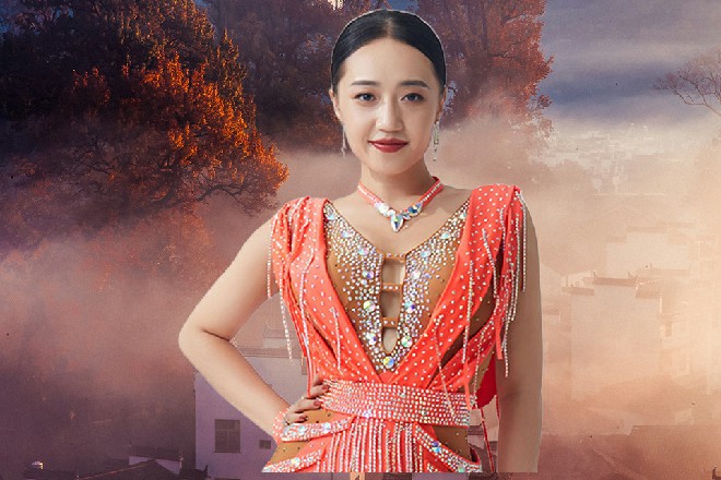 alina和ZLATA柔术忍不住鼓掌，“不愧是老余，法眼如炬啊。那你再猜一猜，这正片应该怎么展开？