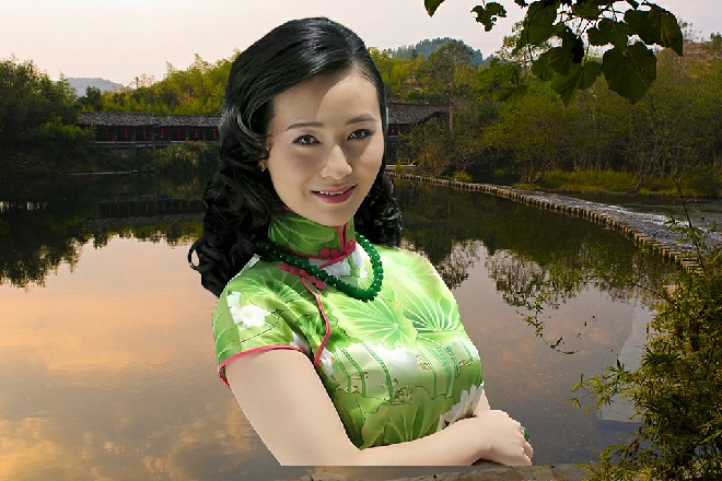 在建筑一侧,一块巨大的海报,格外惹人瞩目,那是一部电影的宣传广告。