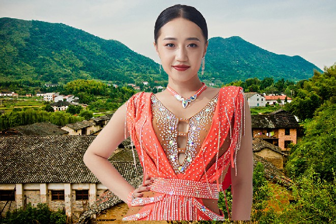 喧嚣热闹，充满生机活力的场景，让云月白轻声道：“或许，这才是……真正的奥秘。