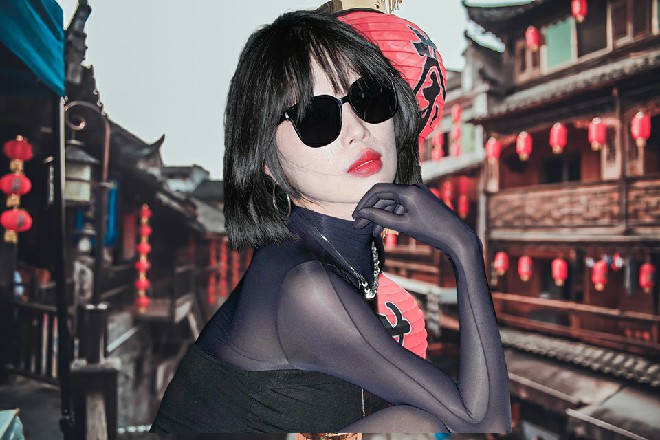 许青柠轻嗔薄怒,看似生气的表情,在其他人眼中,分明就是打情骂俏嘛。