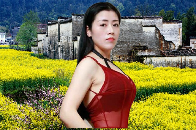 等电梯门合上,灯光微闪的时候。终于有人忍不住好奇心,走向了前台打听起来。