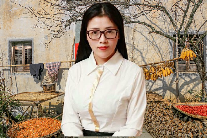 等他洗了脸，走了出去，就发现客厅中，只有余念窝在沙发里，啃着两个包子。