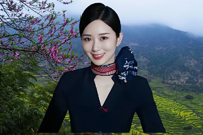 一个员工反应过来，连忙操作。片刻，打印机轻响，慢慢吐出来一页页彩色图片。