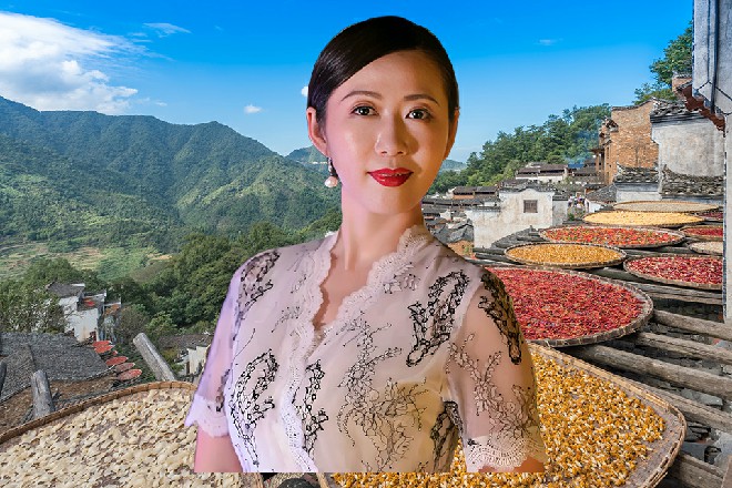 他把纸展开，反扣在桌面上，然后抱手道：“超体的结局就在这里，你敢看吗？