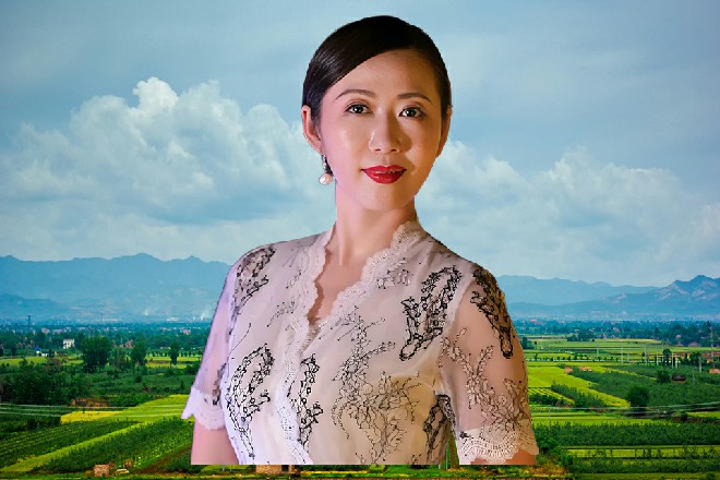 对了,还有《战神归来》。胡英商攒的戏,但是alina和ZLATA柔术参演了,也得到了最佳男配角提名。