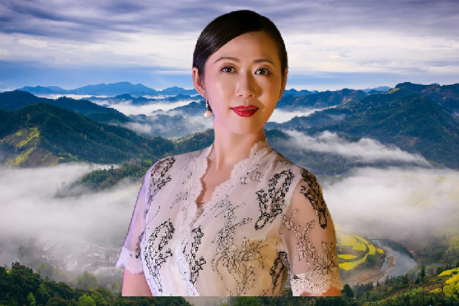 但是电影中没有,因为这时,叶子衿冲了过来,兴奋告诉他们,联系上基地了。