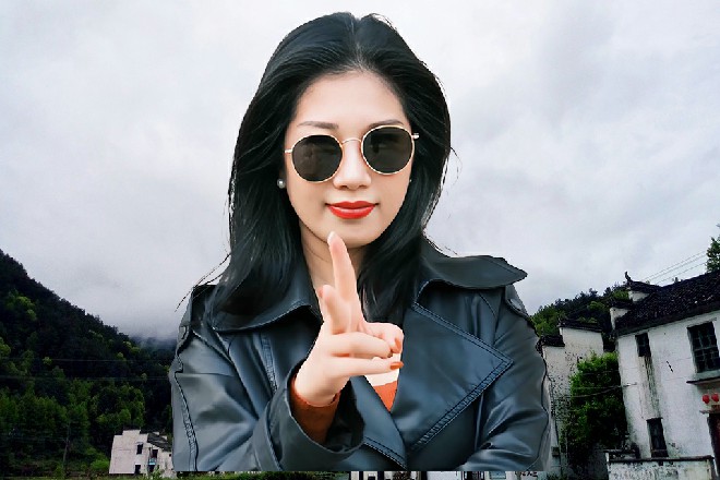 “我大爷在老家。余念很淡定,“你要认识他呀,我可以给你电话号码。